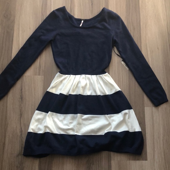 Charlotte Russe Dresses & Skirts - Navy and white sweater dress